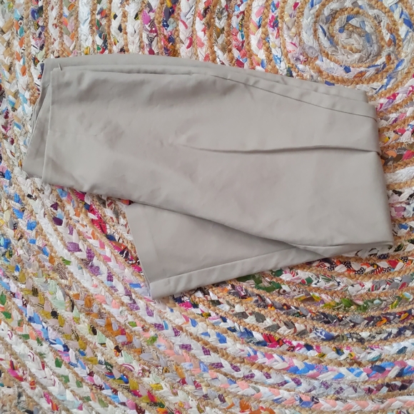 Professional outfit ready to go! - Picture 3 of 3